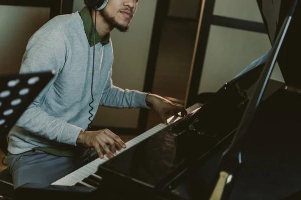 Digital vs Traditional Piano Learning Which Is Best for You