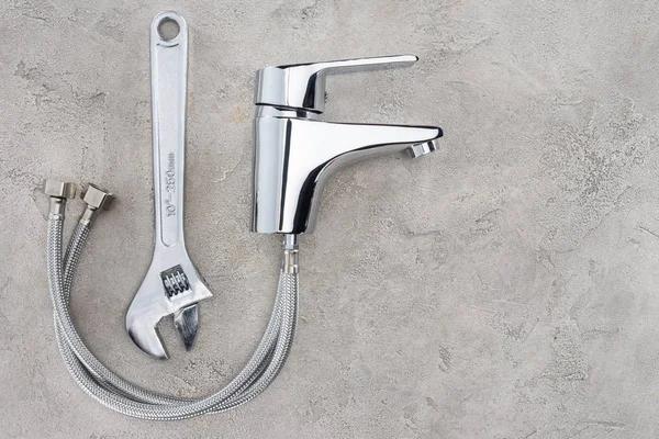 How Professional Plumbers Solve Emergency Plumbing Issues