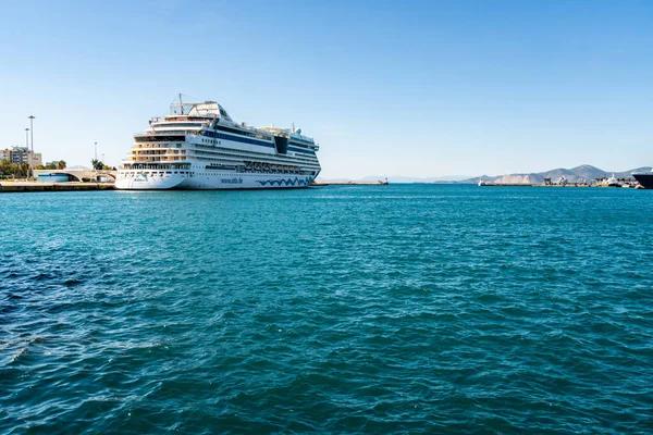Experience the Beauty of Icy Landscapes on a cruise to antartica